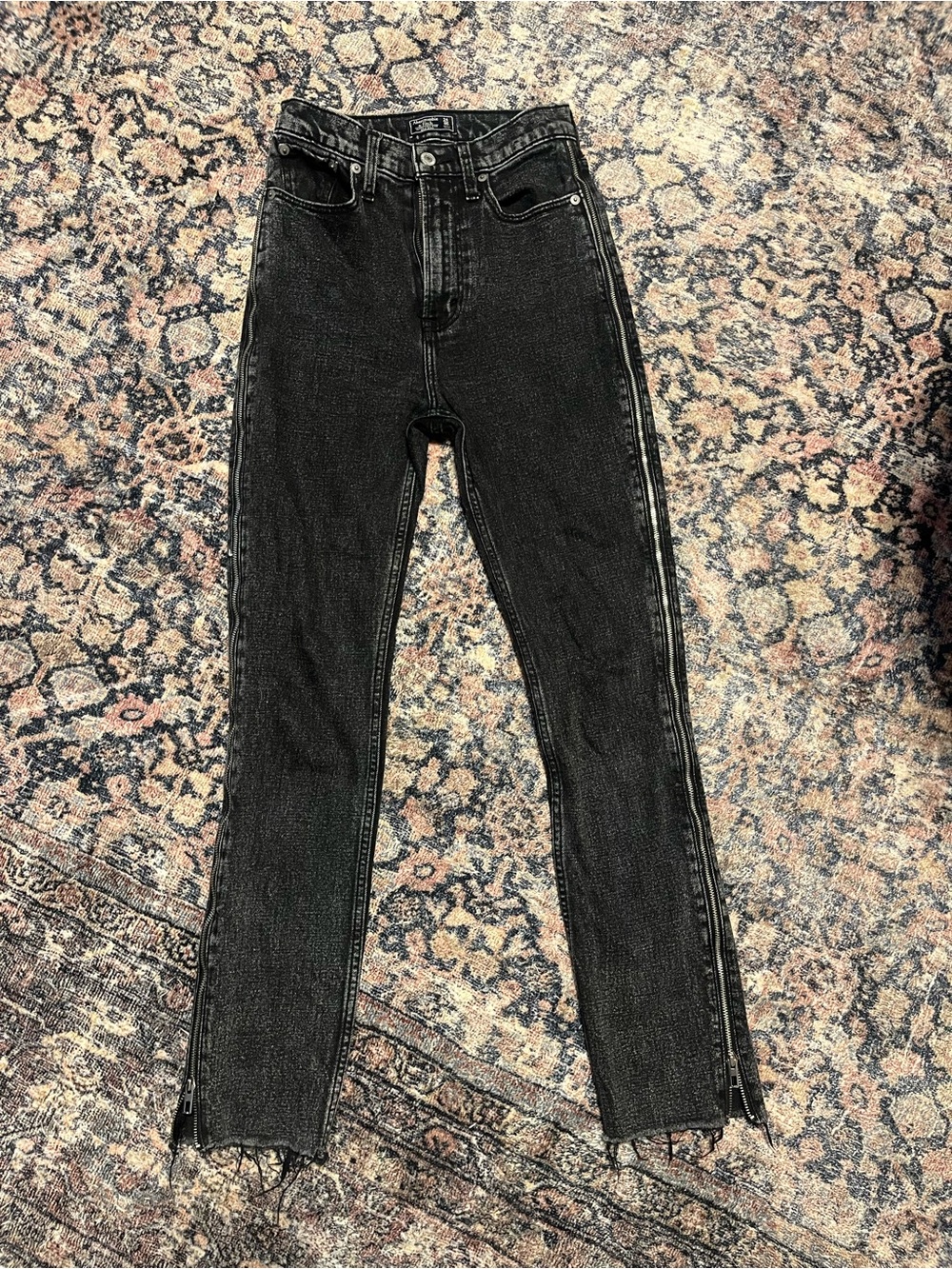 Abercrombie & Fitch Black Washed High-Rise Ankle Zip Jeans - Picture 3 of 8